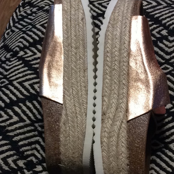 Buckle Slides - Picture 5 of 5